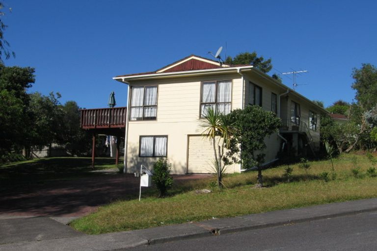 Photo of property in 8 Rena Place, West Harbour, Auckland, 0618