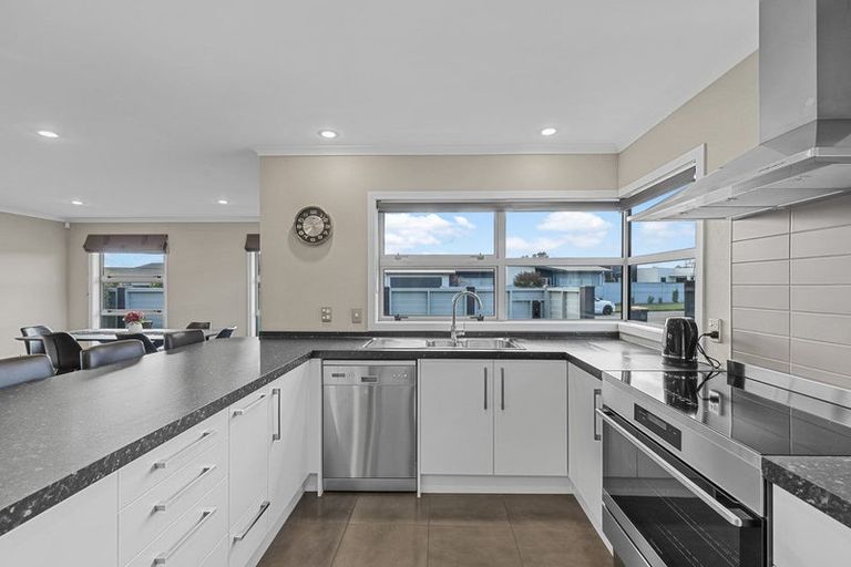 Photo of property in 62 Rosalie Terrace, Kelvin Grove, Palmerston North, 4414