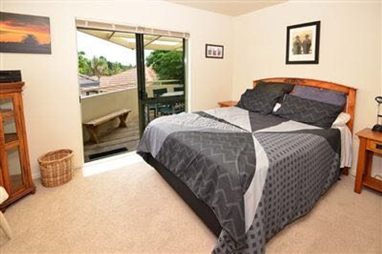 Photo of property in 2 Tyrico Close, Unsworth Heights, Auckland, 0632