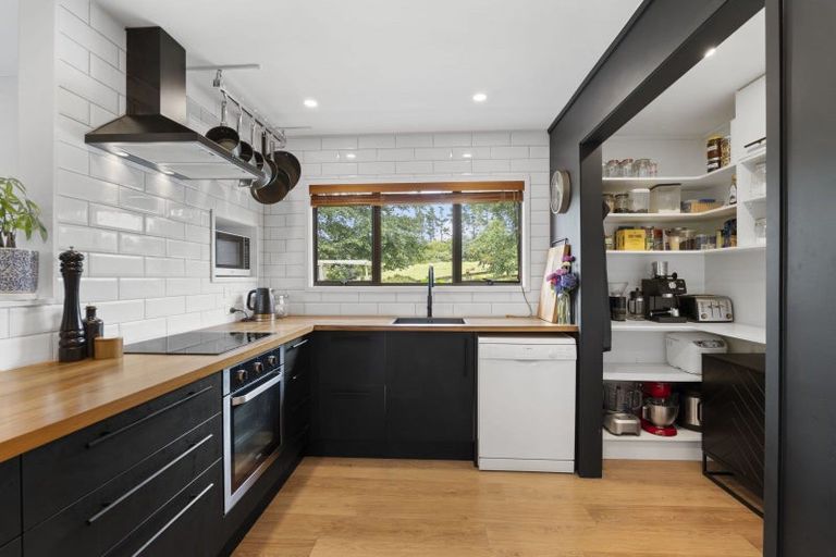 Photo of property in 8 Clearview Road, Lepperton, New Plymouth, 4373