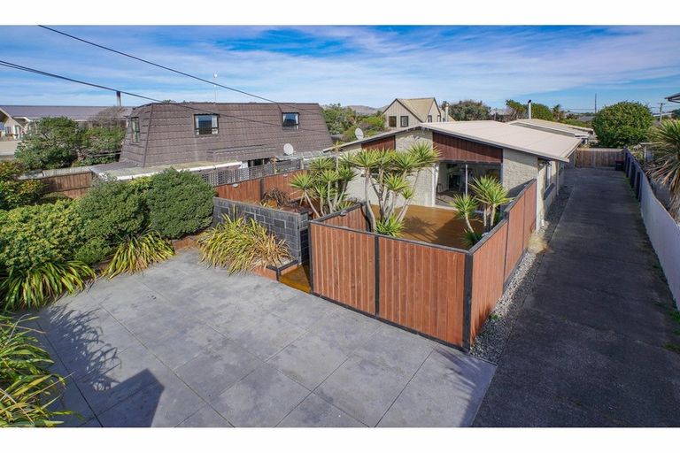 Photo of property in 523 Marine Parade, South New Brighton, Christchurch, 8062