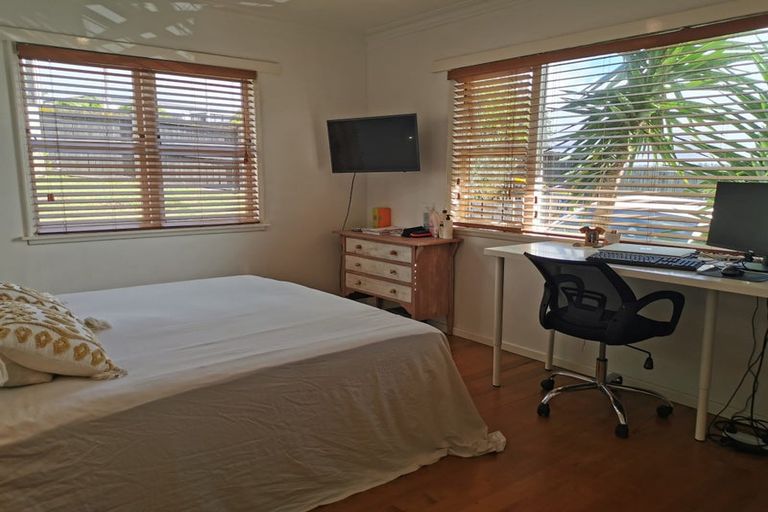 Photo of property in 2/4 Firth Road, Torbay, Auckland, 0630