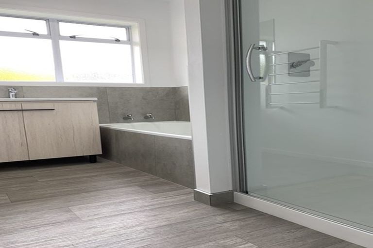 Photo of property in 15 Liston Crescent, Cockle Bay, Auckland, 2014