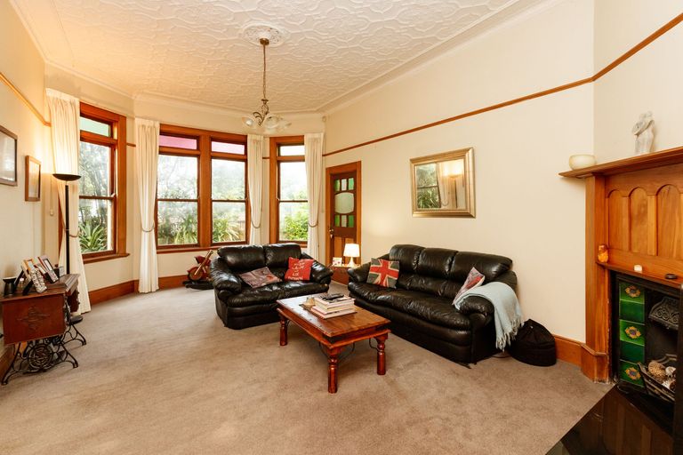 Photo of property in 35 Fitzroy Street, Terrace End, Palmerston North, 4410