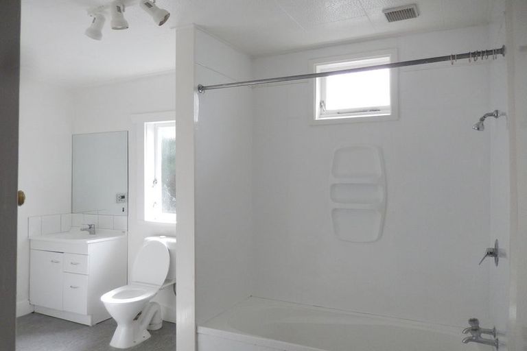 Photo of property in 20 Queens Drive, Kilbirnie, Wellington, 6022