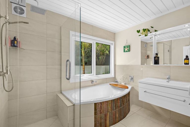 Photo of property in 21 Montclair Rise, Browns Bay, Auckland, 0630