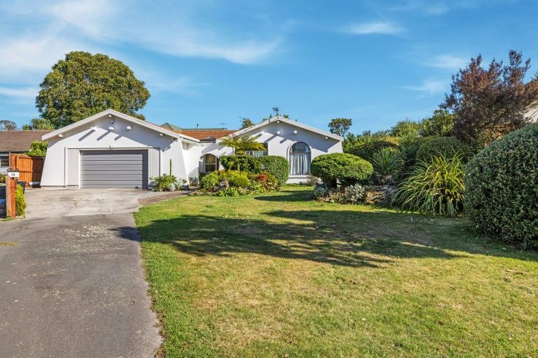 Photo of property in 15 Resolution Place, Bryndwr, Christchurch, 8053