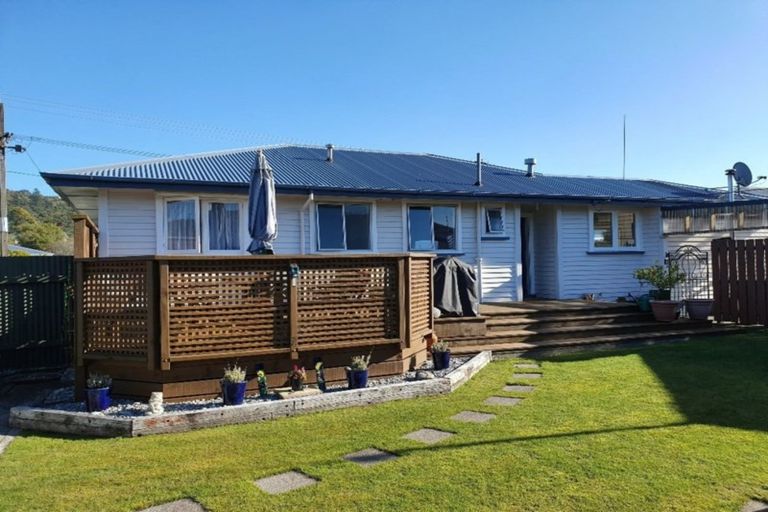Photo of property in 53 Marlborough Street, Greymouth, 7805