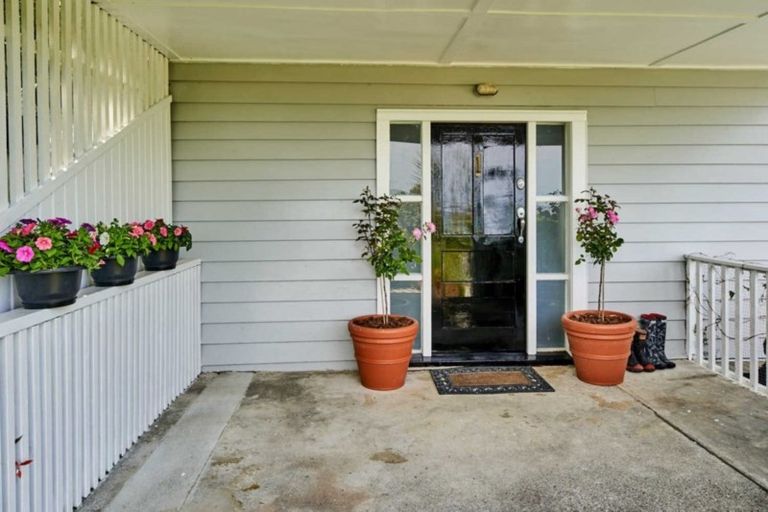 Photo of property in 3 Mackenzie Road, Eastbourne, Lower Hutt, 5013