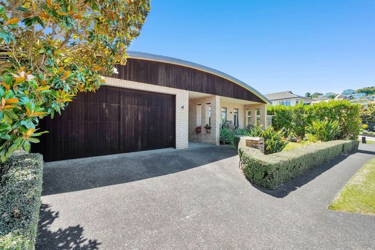Photo of property in 21 South Kensington Way, Henderson, Auckland, 0612