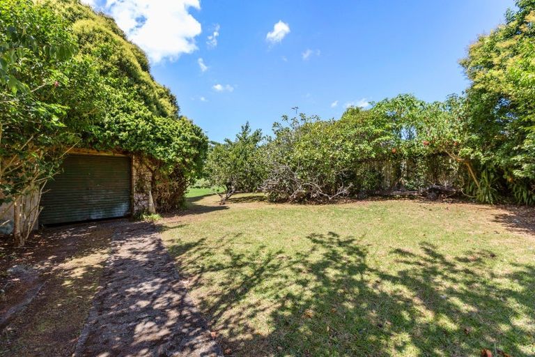 Photo of property in 17 Woodward Avenue, Mangere Bridge, Auckland, 2022