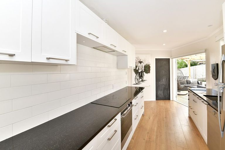 Photo of property in 22 Downer Street, Helensville, 0800