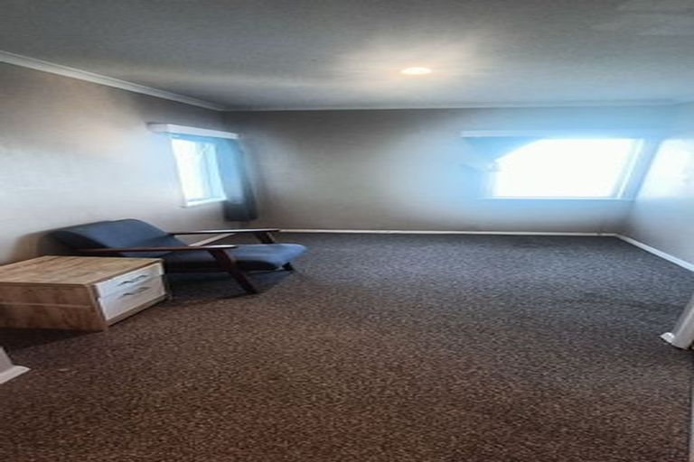 Photo of property in 120 Nicholson Road, Khandallah, Wellington, 6035