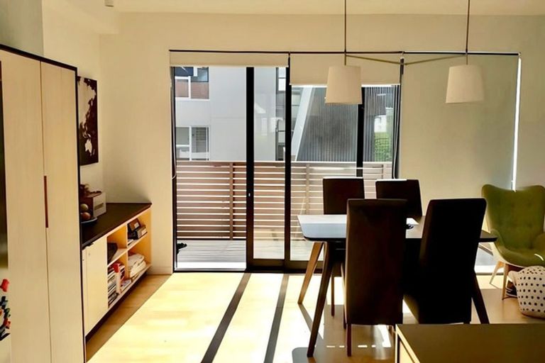 Photo of property in 76 Brougham Street, Mount Victoria, Wellington, 6011