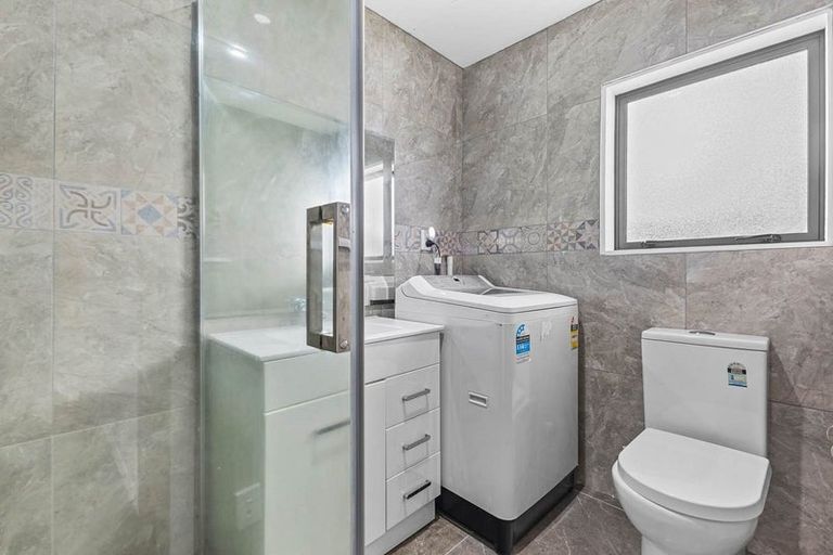 Photo of property in 16 Waterview Road West, Stanley Point, Takanini, 0624