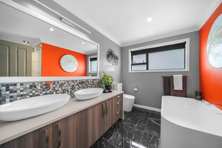 Photo of property in 15-17 Malcolm Street, Martinborough, 5711