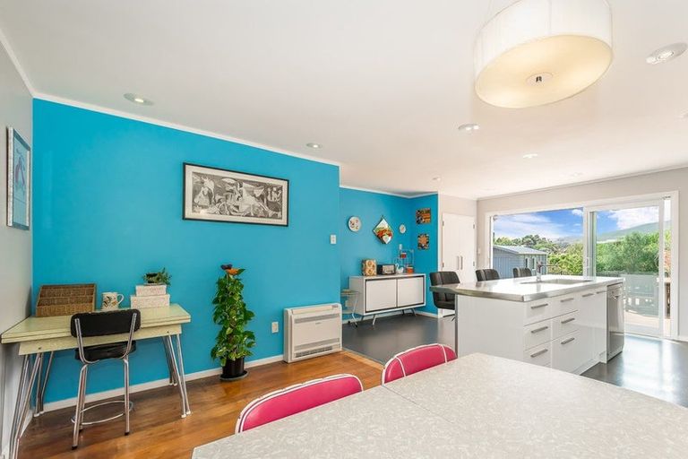 Photo of property in 106 Renown Road, Raumati South, Paraparaumu, 5032