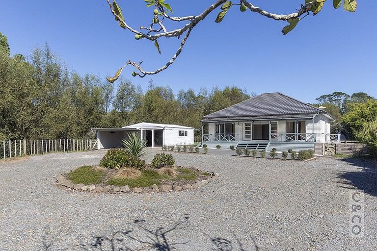 Photo of property in 231 Waitakere Road, Taupaki, Henderson, 0782