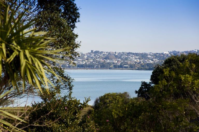 Photo of property in 2/1 Keys Street, Belmont, Auckland, 0622