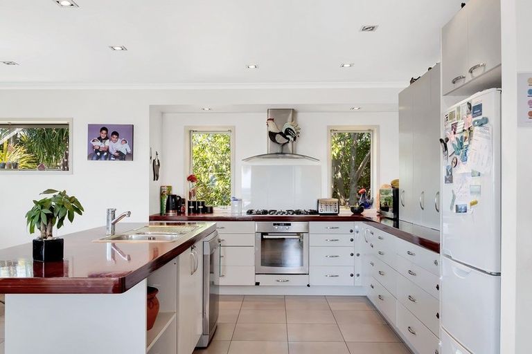 Photo of property in 37 Oteki Park Drive, Welcome Bay, Tauranga, 3112