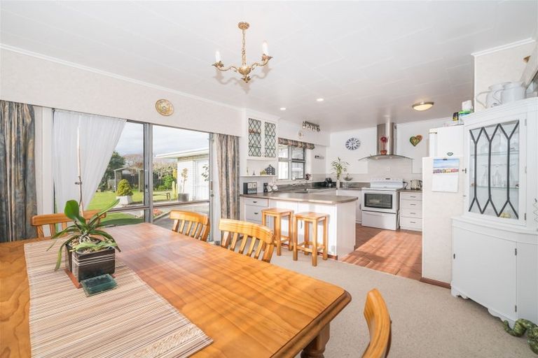 Photo of property in 14 Hollows Crescent, Takaro, Palmerston North, 4412
