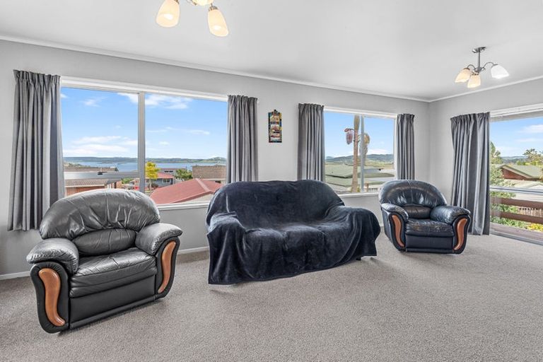 Photo of property in 19 West View Crescent, Onerahi, Whangarei, 0110