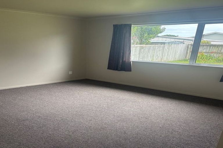 Photo of property in 18a Kapiti Crescent, Titahi Bay, Porirua, 5022
