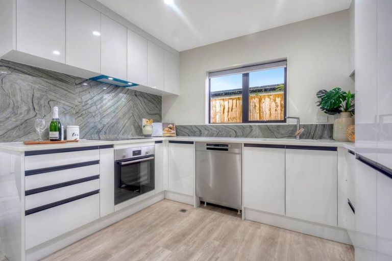 Photo of property in 4/2 Smiths Avenue, Papakura, 2110