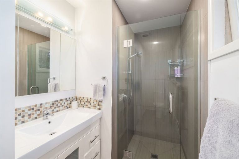 Photo of property in 6 Burrows Place, Ilam, Christchurch, 8041