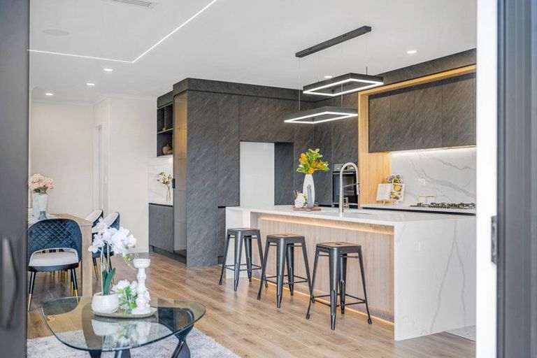 Photo of property in 24 Ballyalton Crescent, Flat Bush, 2019