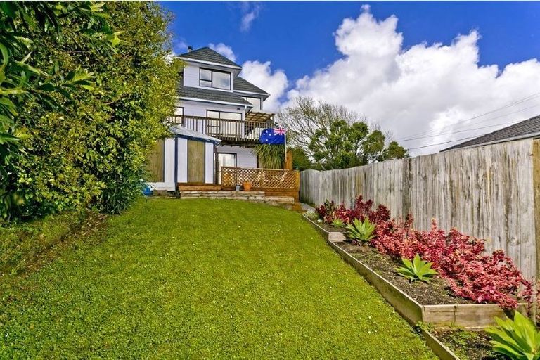 Photo of property in 1/2a Sunnynook Road, Sunnynook, Auckland, 0620