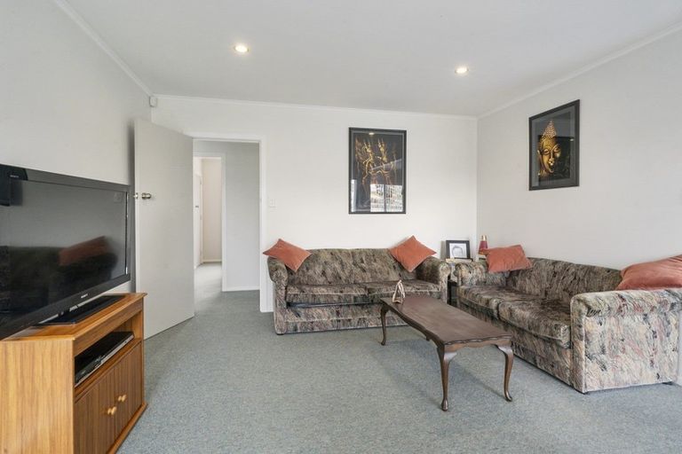 Photo of property in 18 Buckley Grove, Paraparaumu, 5032