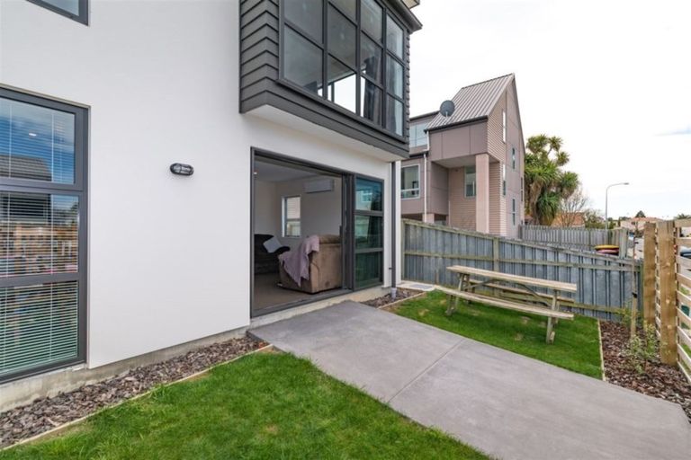 Photo of property in 12 Broadbent Street, Riccarton, Christchurch, 8041