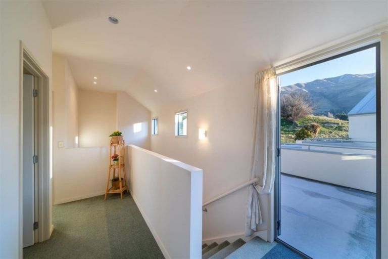Photo of property in 9 Meadowbrook Place, Wanaka, 9305