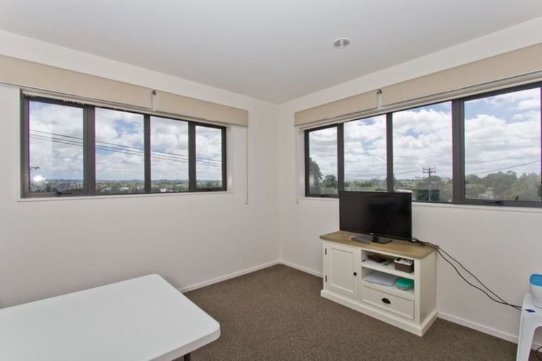 Photo of property in 3a Mcleod Road, Henderson, Auckland, 0612