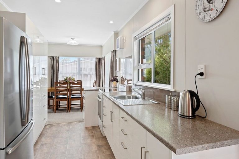 Photo of property in 10 Matenga Street, Waikanae, 5036