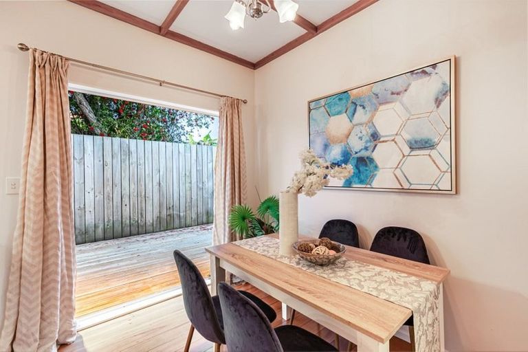 Photo of property in 2/52 Northboro Road, Belmont, Auckland, 0622