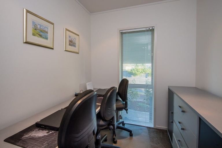 Photo of property in 7 Christensen Place, Forrest Hill, Auckland, 0620