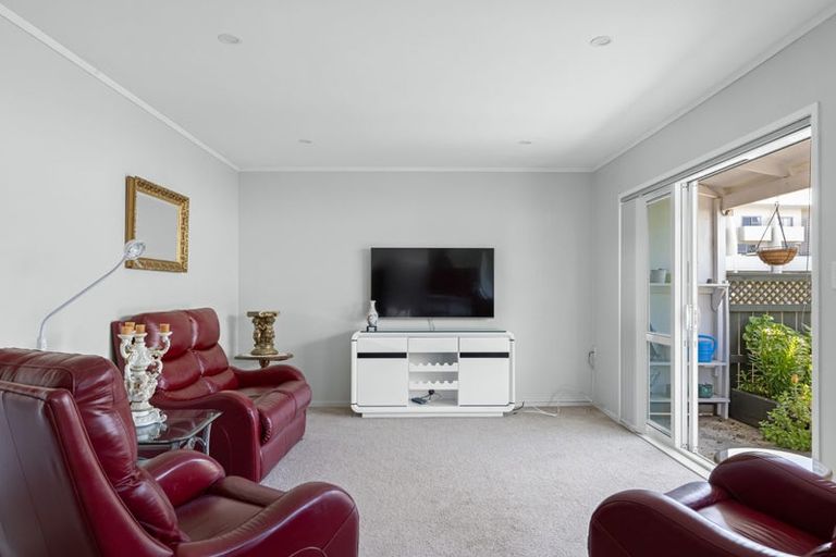 Photo of property in 2/8 Riverside Road, Orewa, 0931