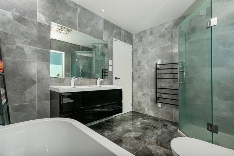 Photo of property in 20 Thomas Rielly Avenue, Hobsonville, Auckland, 0616