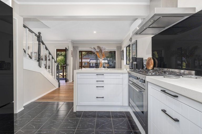 Photo of property in 40 Postgate Drive, Whitby, Porirua, 5024