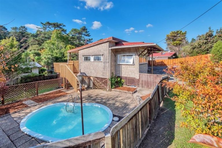 Photo of property in 905 Swanson Road, Swanson, Auckland, 0612