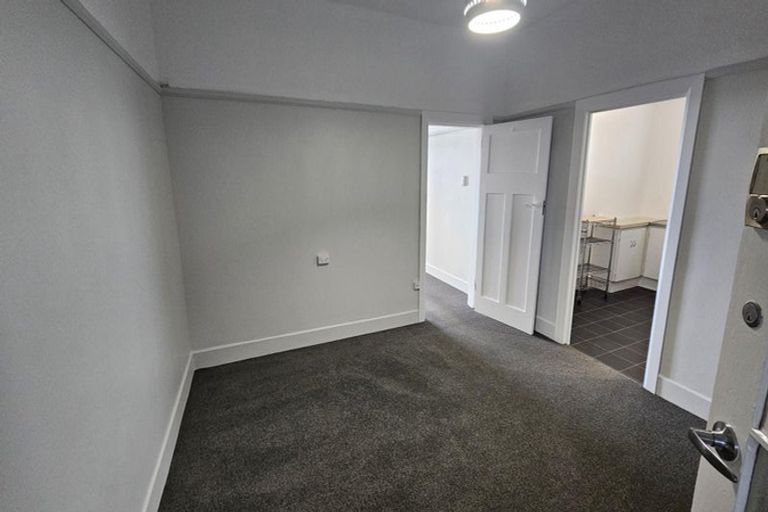 Photo of property in Devonport Apartments, 38/127 Saint Aubyn Street, New Plymouth, 4310