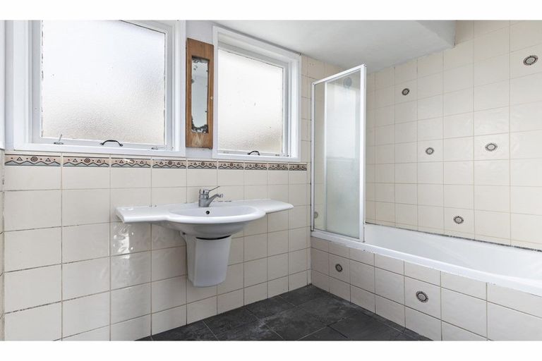 Photo of property in 42 Hamilton Drive, Waiuku, 2123