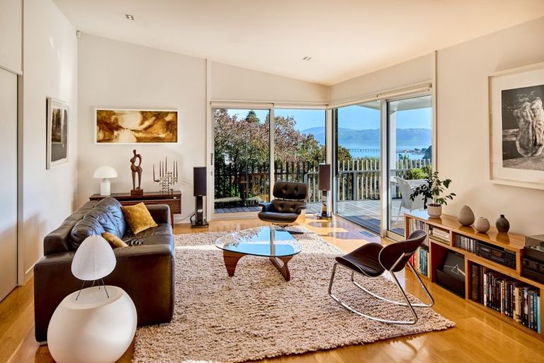 Photo of property in 4 Francis Bell Grove, Lowry Bay, Lower Hutt, 5013