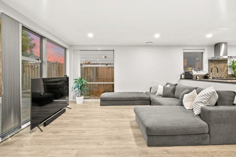 Photo of property in 6 Phar Lap Crescent, Takanini, 2112