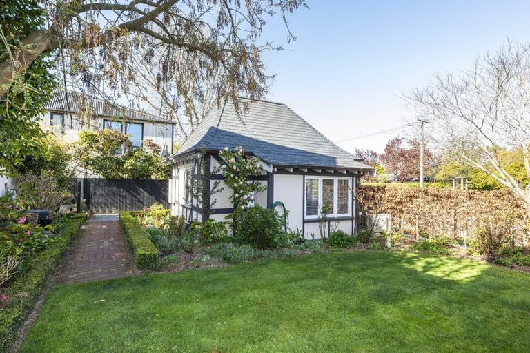 Photo of property in 39 Holly Road, St Albans, Christchurch, 8014