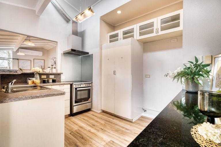 Photo of property in 32 Outlook Road, Greenhithe, Auckland, 0632