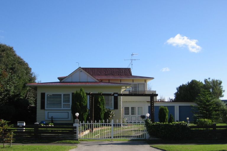 Photo of property in 24 Hicks Crescent, Waikanae Beach, Waikanae, 5036