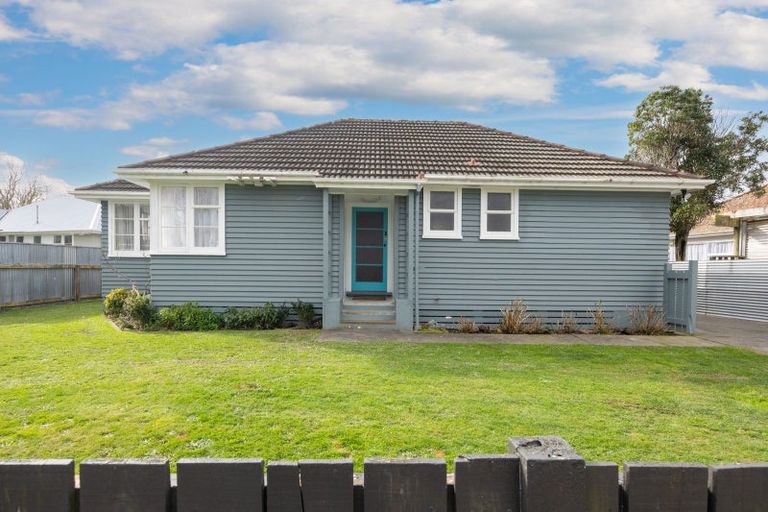 Photo of property in 38 Crewe Crescent, Hokowhitu, Palmerston North, 4410